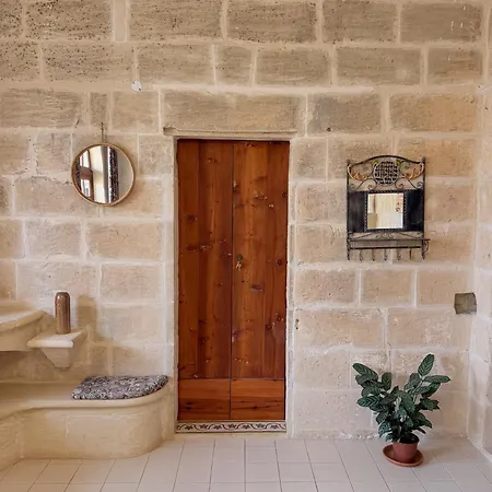 Stella & Stone Għarb