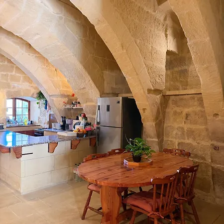 بيت ضيافة Stella & Stone Għarb