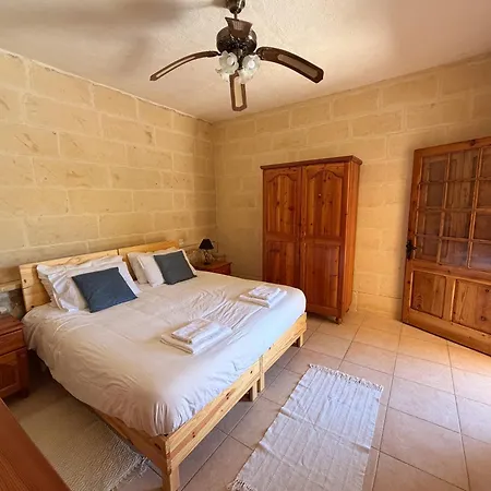 Stella & Stone بيت ضيافة Għarb