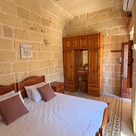 Stella & Stone بيت ضيافة Għarb