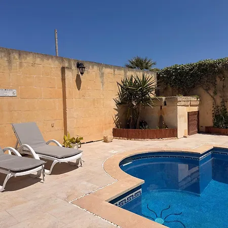 Stella & Stone * Għarb